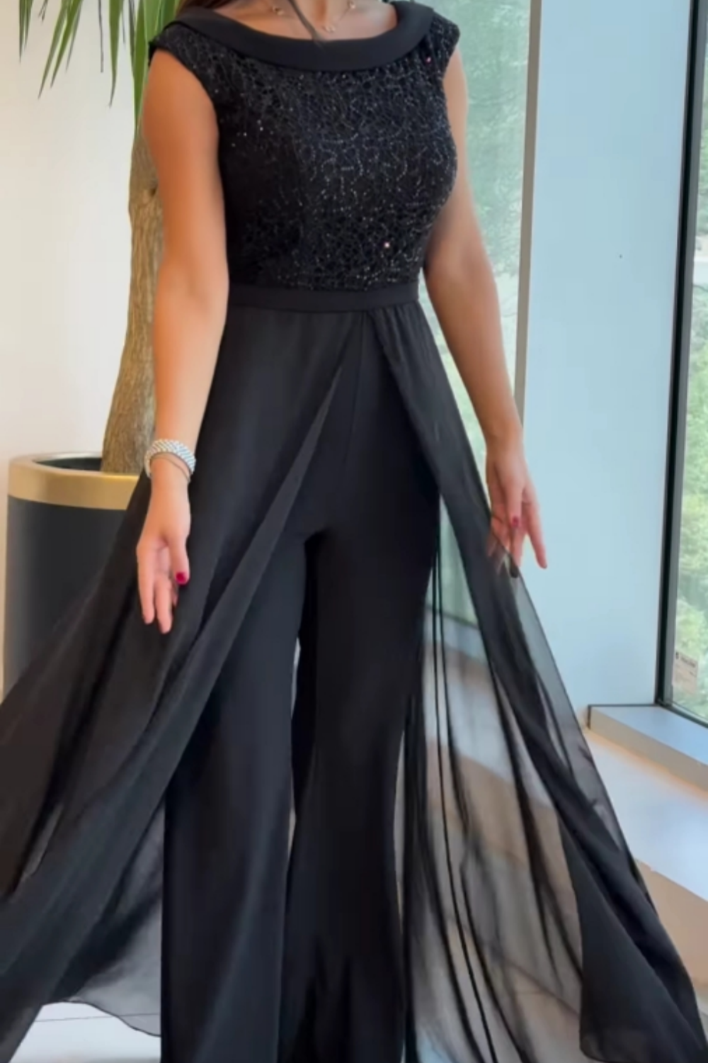 Katerina - Stilingas be rankovių kombinezonas