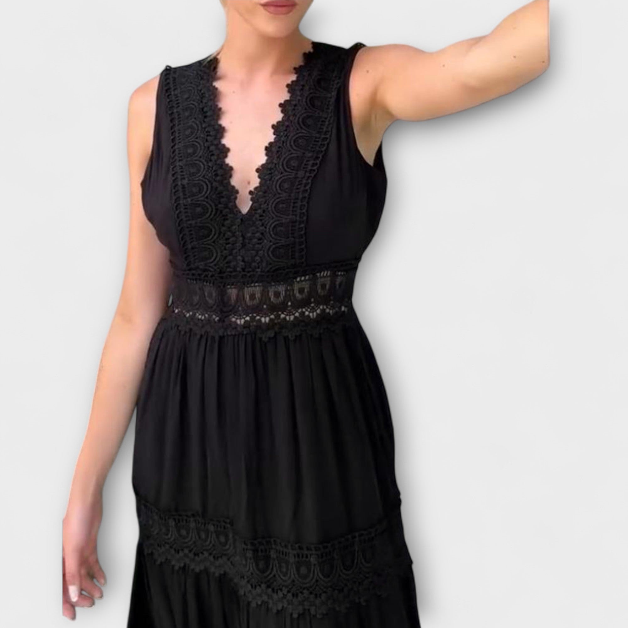 Aurélie - Elegantiškos nėriniuotos suknelės su V formos iškirpte